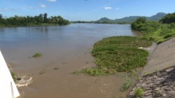 Llevan agua en pipas a comunidades afectadas por sequía