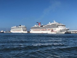 Dos cruceros en Mazatlán... uno espectacular