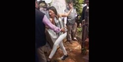 #Video Por poco se cae la reina Letizia