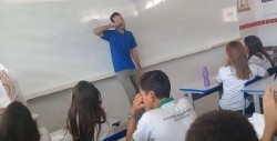 Se te hinchará el corazón: Estudiantes hacen llorar a maestro