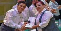 Reconoce el IMSS a su personal de hasta 35 años de servicio