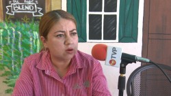 Denuncia maestra al gobierno estatal por no cumplir con pagos a terceros