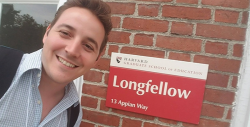 Mexicano porta los colores del sarape al graduarse de Harvard