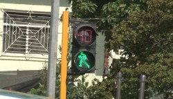 Colocan semáforo peatonal, falta socialización