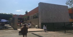 Evoluciona satisfactoriamente joven que cayó de camioneta al asfalto