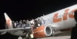 #Video Causa caos por bromear con que lleva una bomba a bordo de un avión