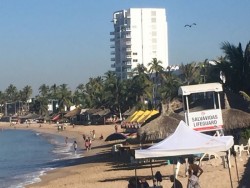 Comercios de zona turística sacan basura a deshoras