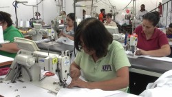 Avanza confección de uniformes escolares