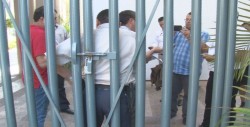 Candidato golpea a personal de guardia del Congreso