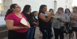 Viudas de Policías Municipales exigen les paguen la pensión