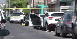 Matan a balazos a 3 mientras se encontraban en una cochera
