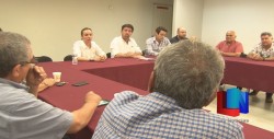 Se compromete candidato con los constructores