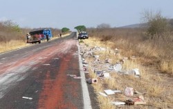 Accidente deja  múltiples  daños materiales