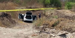 Abandonan vehículo en panteón  presentaba impactos de bala