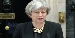 May pide a Netanyahu medidas para "mitigar" la crisis en Gaza