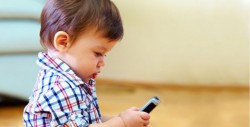 ¿A qué edad debes darle un celular a tu hijo?