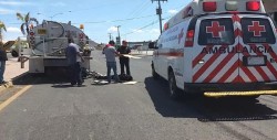 Se impacta motociclista contra una pipa de agua del Ayuntamiento