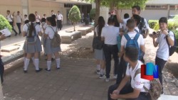 Reciben estudiantes clases en plantel ajeno