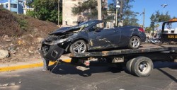Se vuelca automóvil deportivo por la Facimar