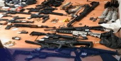 Detienen a 2 distribuidores de armas y drogas en Jalisco