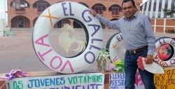 El Gallo, candidato mexicano que hace campaña con basura reciclada