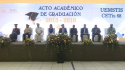 Egresan del Cetis 68 330 alumnos