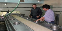 Recorre Sergio Torres planta congeladora de productos pesqueros
