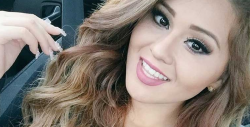 Gomita muestra su rostro después de tercera operación de nariz