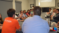 Se reúne candidato con arquitectos
