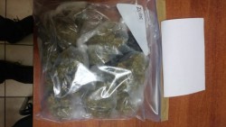 Detienen a menor con varias porciones de droga en la Huizaches