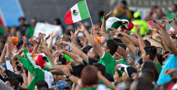 VIDEO: Mexicanos recogen basura durante partido México vs Corea del Sur