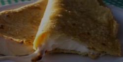 Google Home dice si las quesadillas ¿llevan queso o no?