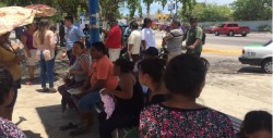 Se manifiestan trabajadores del sector pesquero ante la falta de pagos