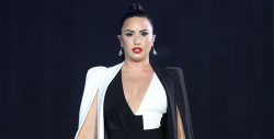 Demi Lovato llora mientras interpreta ‘Sober’ por primera vez