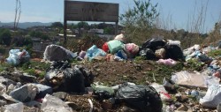 Cerro con basura en la colonia Rosales