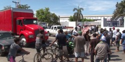 Trabajadores de “Empleo temporal” bloquean Parque Bonfil