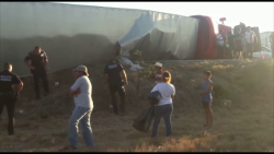 Se vuelca tráiler sobre la autopista Mazatlán-Culiacán