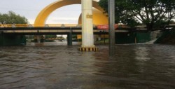 Por segundo día consecutivo, lluvias colapsan vialidades en Guadalajara