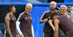 Chicharito y Layún lucen nuevo look 'güero'