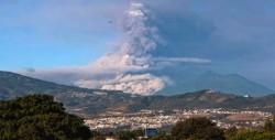 Volcán de Fuego de Guatemala registra explosiones y abundante desgasificación