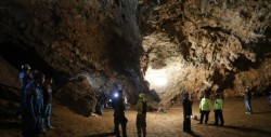 Tailandia, pendiente de 12 niños atrapados en una cueva desde hace una semana