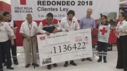 Entrega LEY donativo de redondeo a Cruz Roja