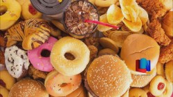 Recomiendan no consumir comida chatarra