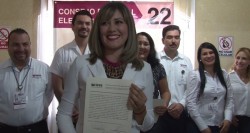Emilia Guerra recibe constancia como diputada electa