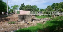 Canal sucio por la Adolfo López Mateos