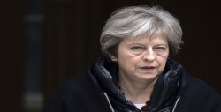 May defiende su propuesta "responsable" para el "brexit" tras dos dimisiones