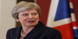 May procura dar una imagen de unidad para zanjar la crisis en su Gobierno