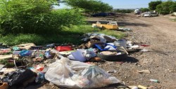 Basura y varios objetos en plena esquina en Fracc. Misiones del Rey