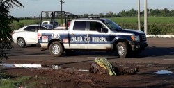 Encuentran "encobijado" a un costado de la "México 15