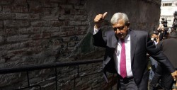 Obrador consultará con el Banco de México la subida del salario mínimo